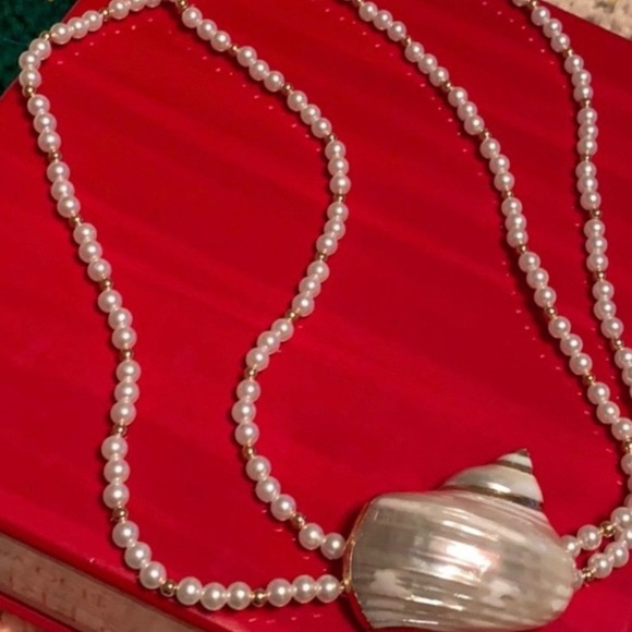 VINTAGE PEARL DOUBLE STRAND SHELL NECKLACE MERMAIDCORE - Picture 1 of 16
